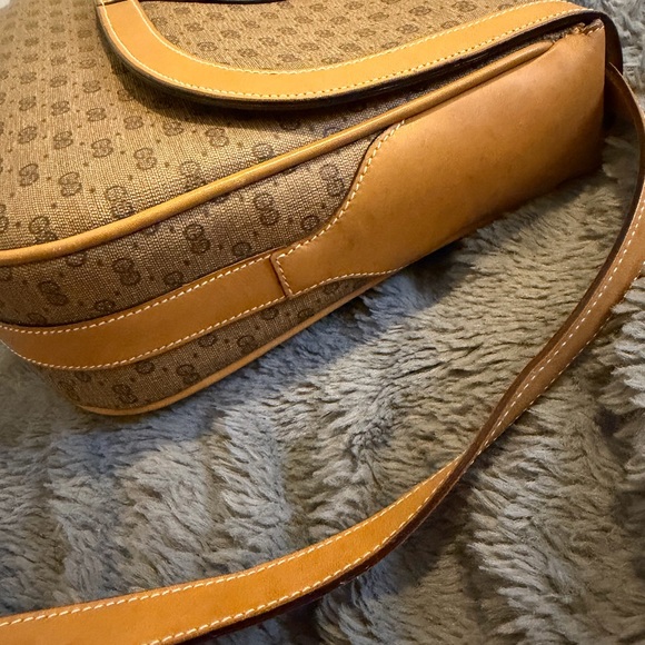 Gucci Vintag Crossbody Bag - Picture 7 of 11